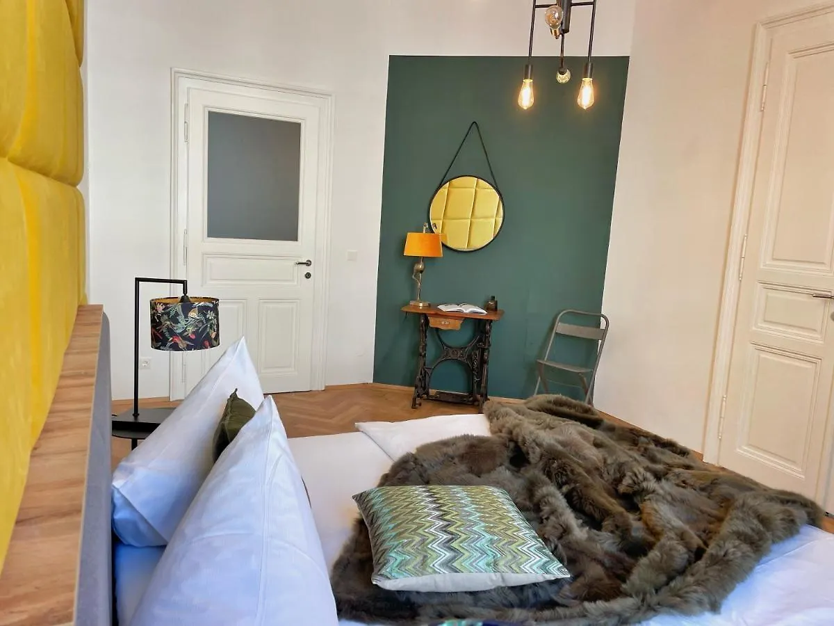 Loft2Be, Vienna City Loft For 8 0*,  Austria
