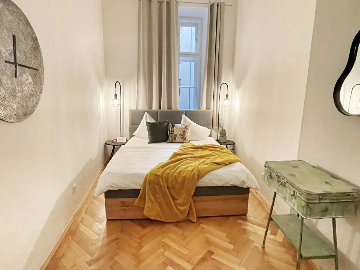 Loft2Be, Vienna City Loft For 8 0*,  Austria